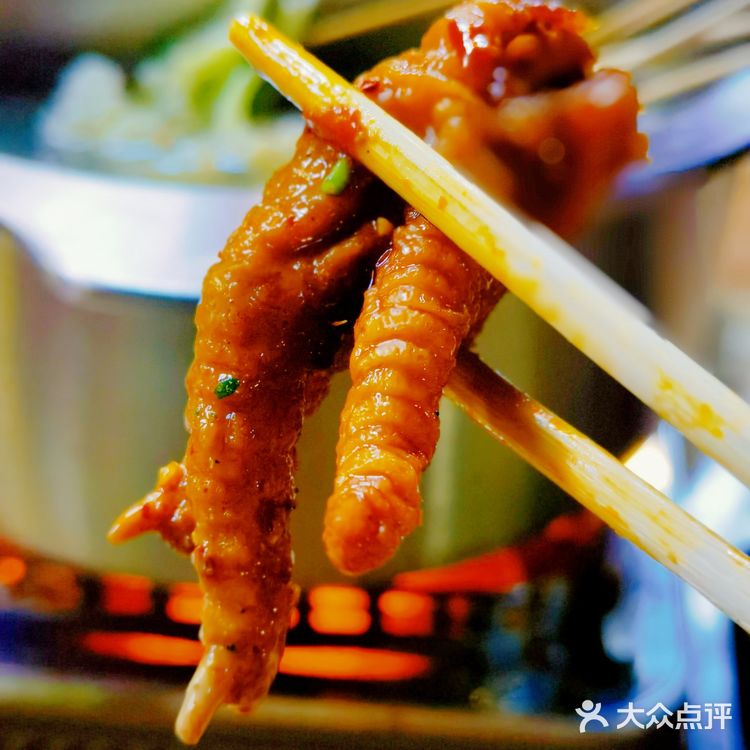 来昆明路,边露营边吃串串