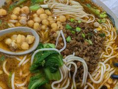 豌杂米粉-丁丁猫重庆小面(徐州路店)