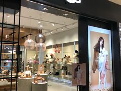 -UGG(燕莎奥特莱斯购物中心店)