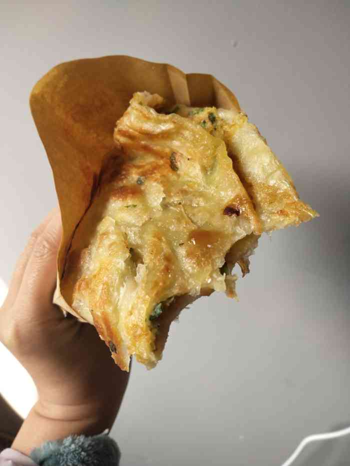 老上海葱油饼-"一觉睡到中午,以为家里没什么东西吃的. .