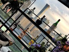 -The ROOF (通盈中心店)