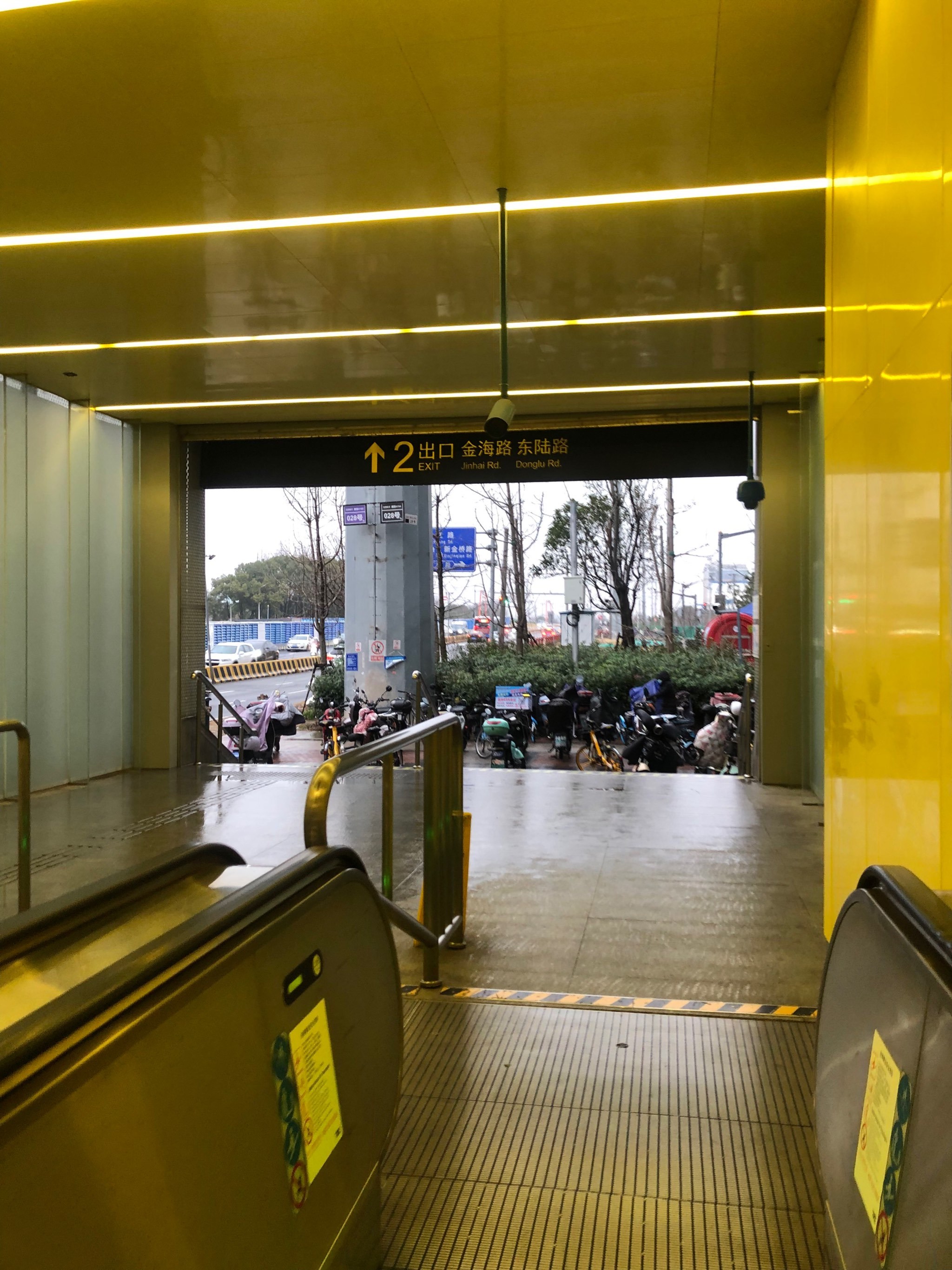 春节过后开工了,又开始下雨了