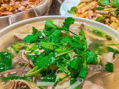-大众跷脚牛肉馆·非遗传承单位(峨眉山店)
