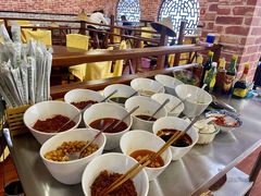 自助调料区-抚仙湖野生菌石锅鱼(腾冲总店)