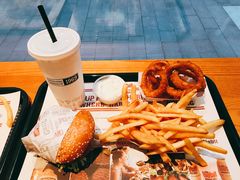 -The Habit Burger Grill 哈比特汉堡(复兴soho店)