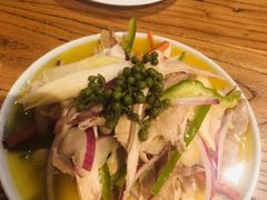 新疆传统椒麻鸡-阿里家·新疆烤肉酒場 by MIG