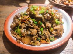 红烧牛蛙-老三样·美食研究中心(世贸路店)