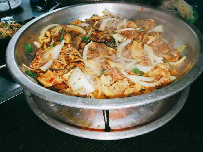 小铝盆烤牛肉(富锦路店)-"这家店在富锦路上,新世纪百货对面,门脸还.