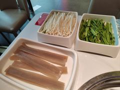 -左庭右院鲜牛肉火锅(金山万达店)
