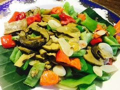 云椒炒牛肝菌-云上千禾(水上店)