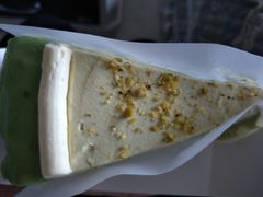 榴莲开心果千层蛋糕-黑草莓(重庆路店)