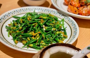 Stir-Fried Green Melon Blossoms with Garlic