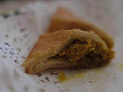 咖喱吞拿鱼角-喜莲咖啡