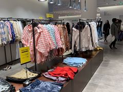 -URBAN REVIVO(高德置地广场·春广场店)