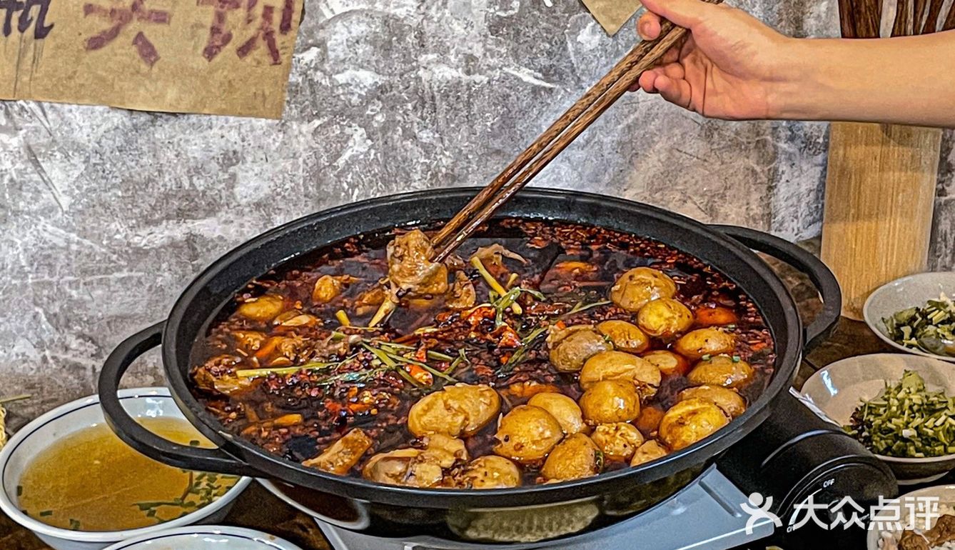 来重庆一定要去时代天街的小破屋吃烧鸡公！