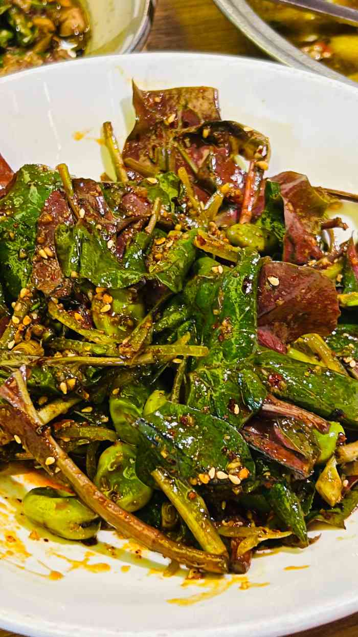 鸡毛店·川菜(同兴西路店)-"按推荐的菜品点了几个招牌菜,菜品份量足