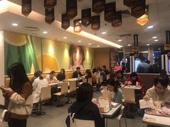 大堂-麦当劳(轻轨曹杨路店)
