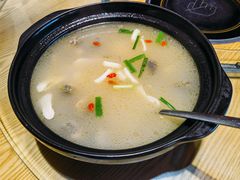 姬松茸炖鸡-妈妈的味道·腾冲特色菜(和顺古镇店)