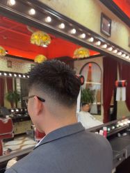 -东方先生国潮男士理发馆