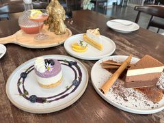 -Chom Cafe and Restaurant