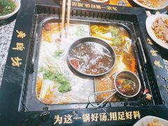-老牌坊云南鱼豆花火锅(哈西万达店)
