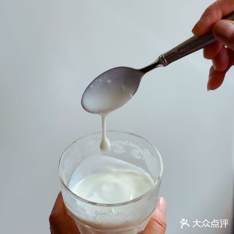 『牛毛黑黑 益生菌酸奶』