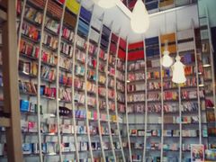 -钟书阁(松江泰晤士小镇店)