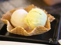 -莓园冰淇淋店