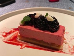 树莓蛋糕-弦月窗LUNETTE BY AMANDA(复兴路店)