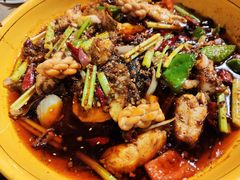 招牌耗儿鱼-休记光头香辣蟹干锅店(衣冠庙店)