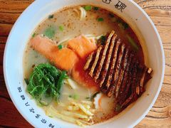 烟熏三文鱼豚骨面-每碗面馆(新鸿安大厦店)
