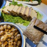 （在拉萨）吃过这家酸汤牦牛肉火锅就不愿再离开