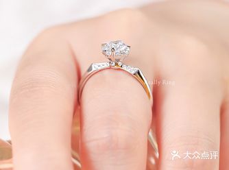婚戒不知道选了多久了，没看到满意的，后来去水贝发现了