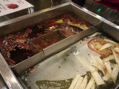 -百年川椒重庆老火锅(光谷店)
