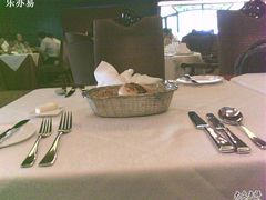 餐前小面包，味道不错-北京建国饭店杰斯汀法餐厅