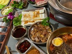 -围炉肉舍•炭烤活鳗•丹东海鲜烤肉(步行街店)