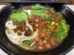 肉酱酸豆角粉-桂在香知桂林米粉(红博中央公园店)