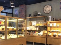 面包甜点陈列柜-啊噗吐呦现场烘焙(麦凯乐店)