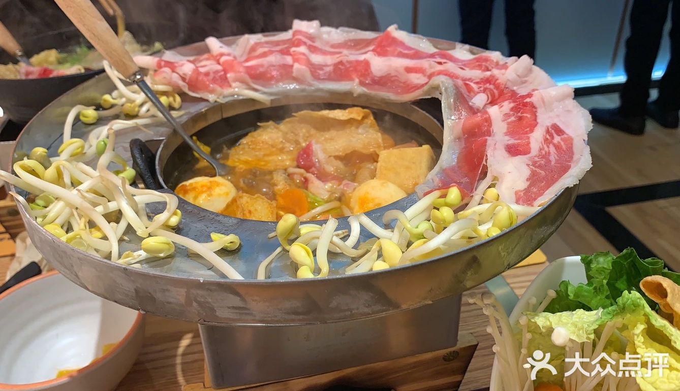 花雕鸡锅 中规中矩 里面有大块的鸡肉
