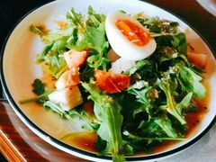 三色藜麦鸡肉溏心蛋沙拉-YUE·6·西式融合餐厅(外滩六号店)