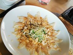薄切鲜鱼片-穹六人间 people 6(岳阳路店)