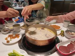 -洪氏嗨捞·广东猪肚鸡·椰子鸡火锅(西咸万象城店)