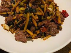 酸笋紫苏炒牛腱-桂小厨广西菜(万象城店)