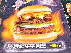 炭烤肥牛牛肉堡-魏斯理汉堡(西安沣东吾悦店)