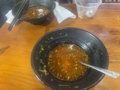 -爆炸头阿姨小四川正宗川味小吃(无任何分店)