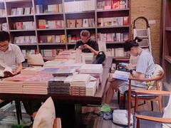 -钟书阁(松江泰晤士小镇店)
