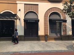 -GIVENCHY(比斯特苏州购物村店)