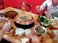 -虾弄弄海派小龙虾·牛羊蝎子火锅