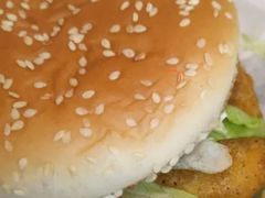 麦辣鸡腿汉堡三翅套餐-麦当劳(总统大酒店店)