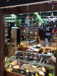 -灵彩珠宝(朗香街店)